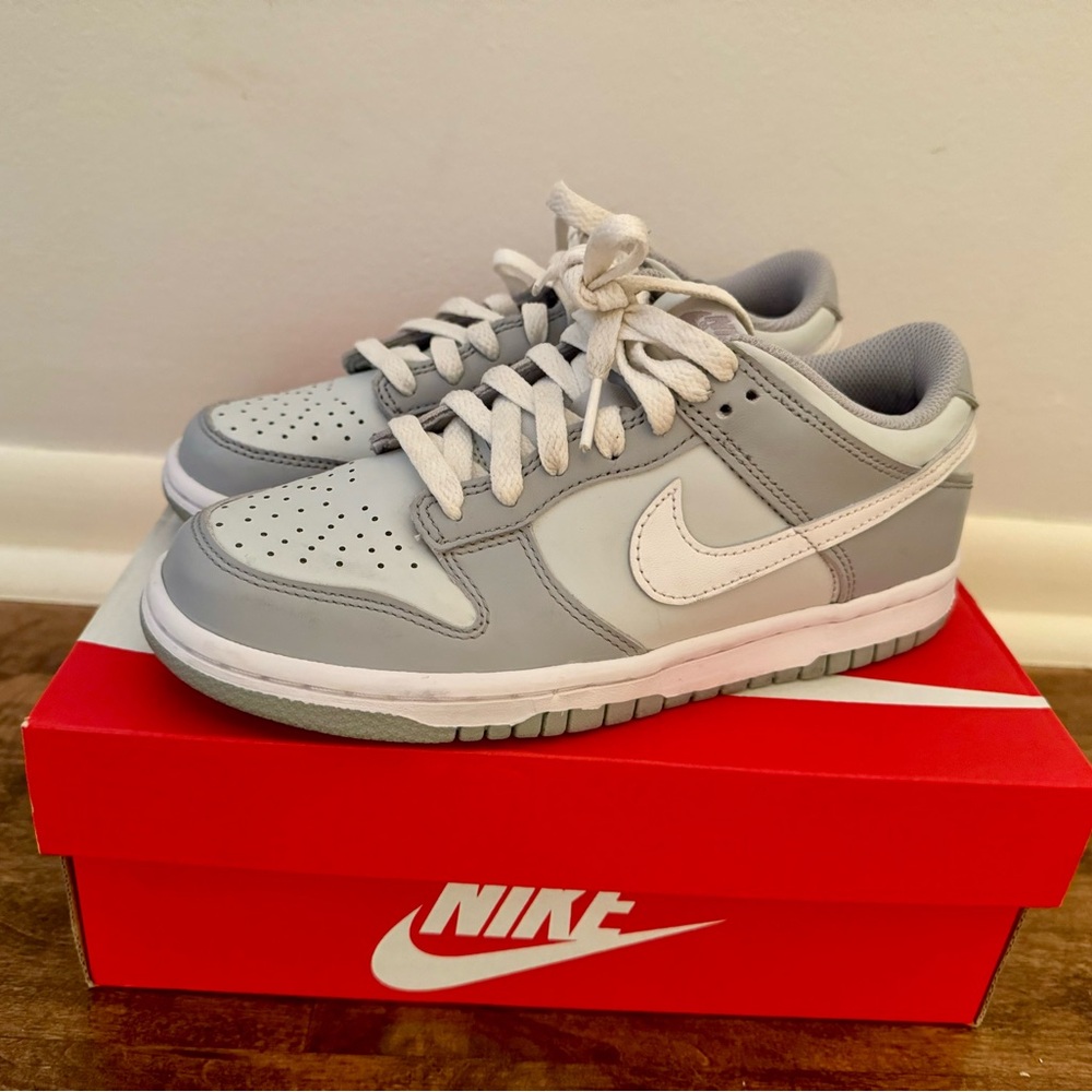 Barely worn Nike Dunk Low ( GS) Pure Platinum/White/Wolf Grey 4.5 Y, UK size 4